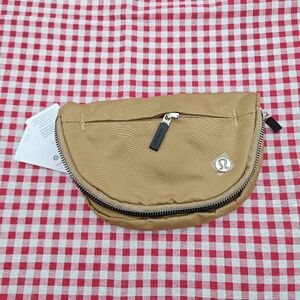 Lululemon All Night Festival Bag 2L brown